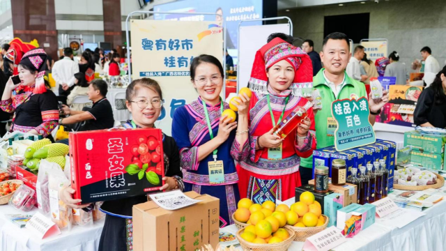 广西百色田阳代表企业在深圳亮相广西名特优农产物产销对于接会。