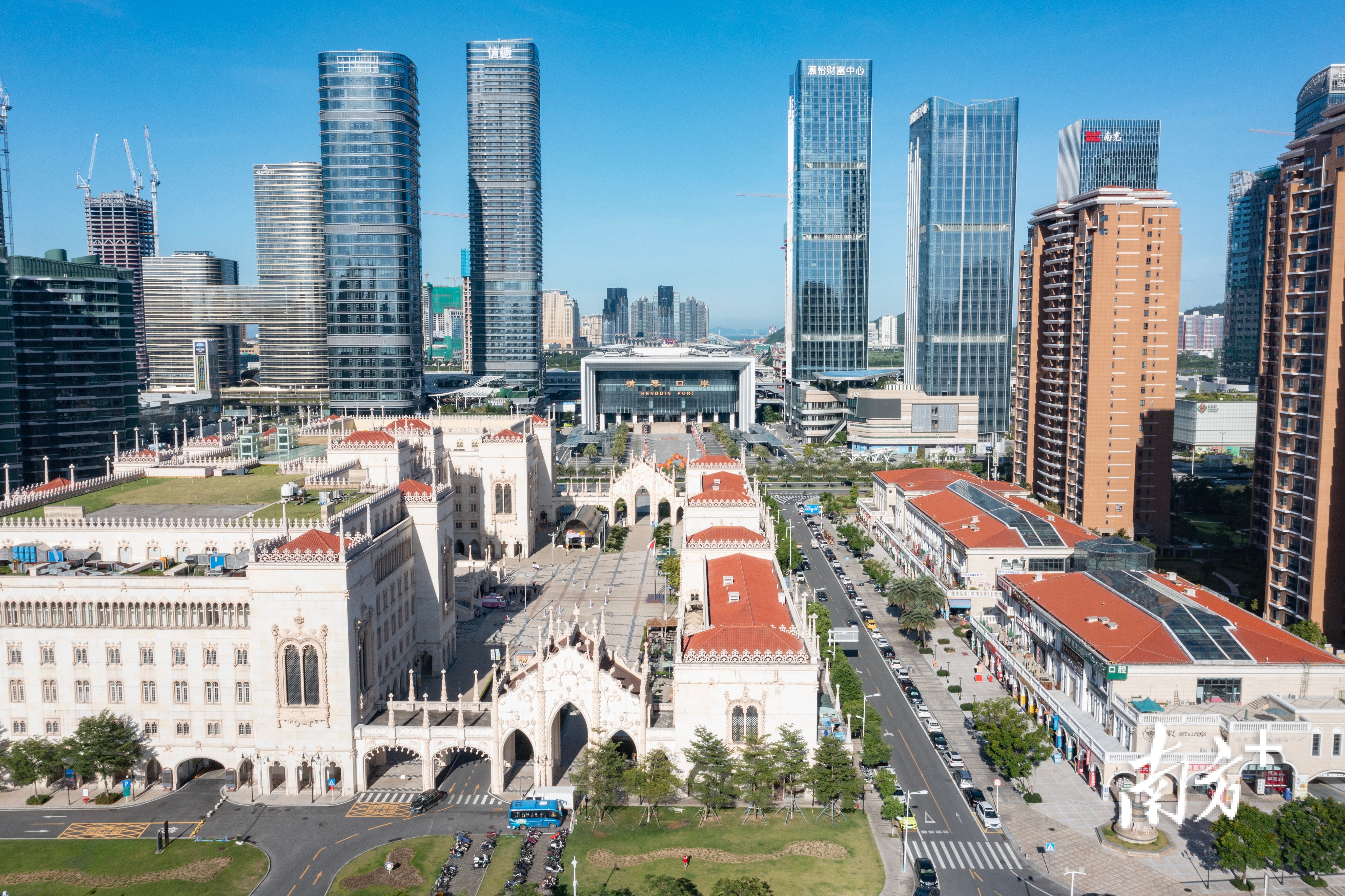 励骏庞都位于横琴口岸对面。 励骏庞都位于横琴口岸对面。