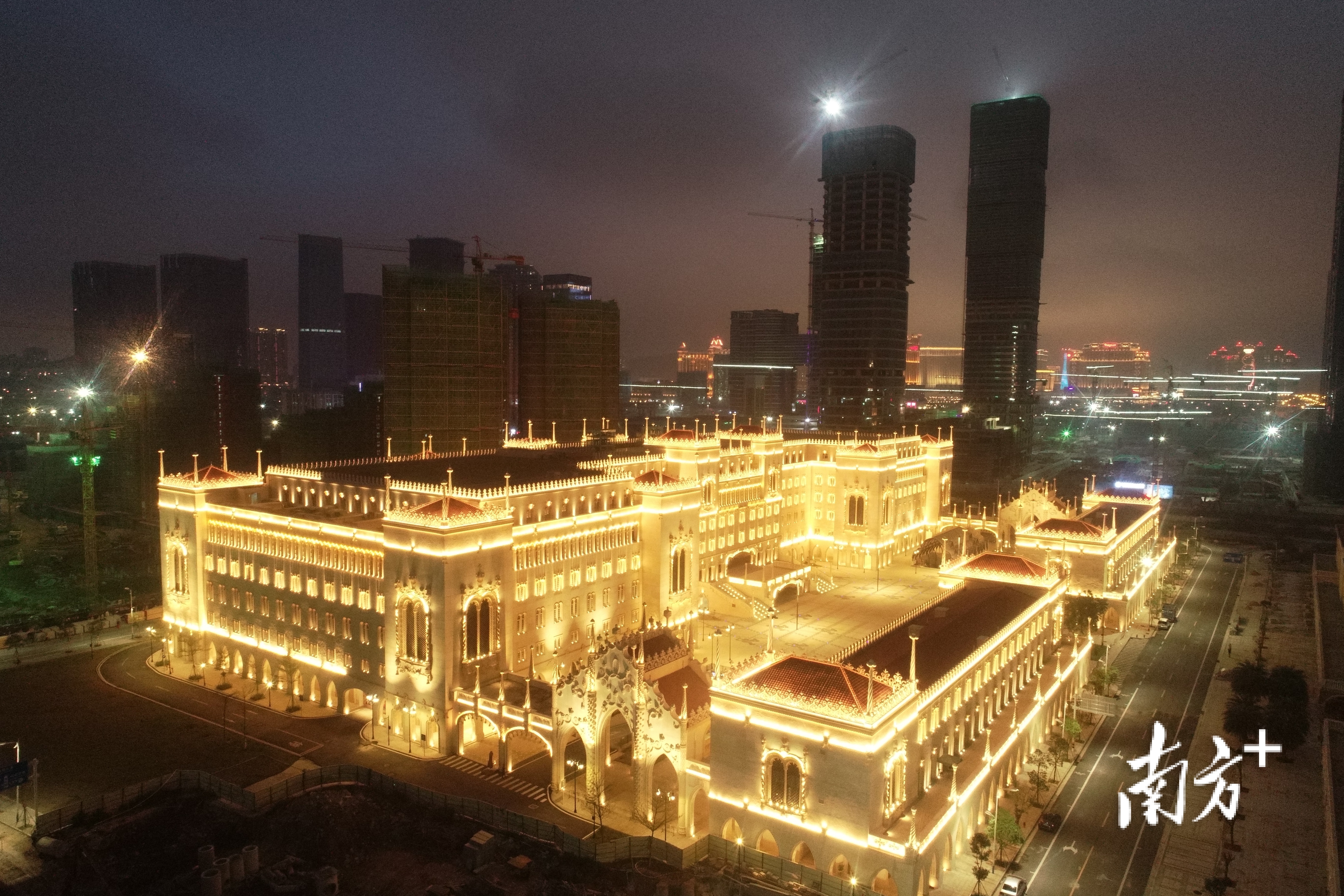 励骏庞都。 励骏庞都。