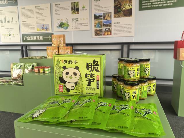 位于小湾塘面村内西牛麻竹笋产业展示中心一角