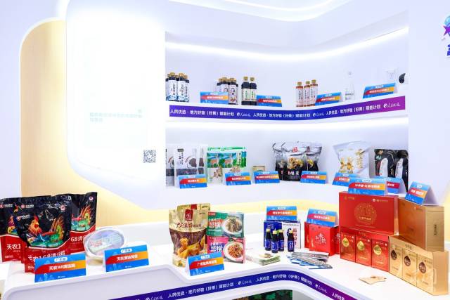 现场展示的清远鸡系列产品。