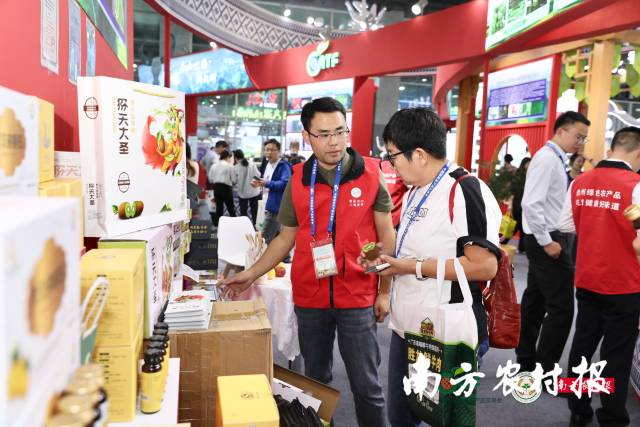 客戶咨詢小彌人產(chǎn)品,。 