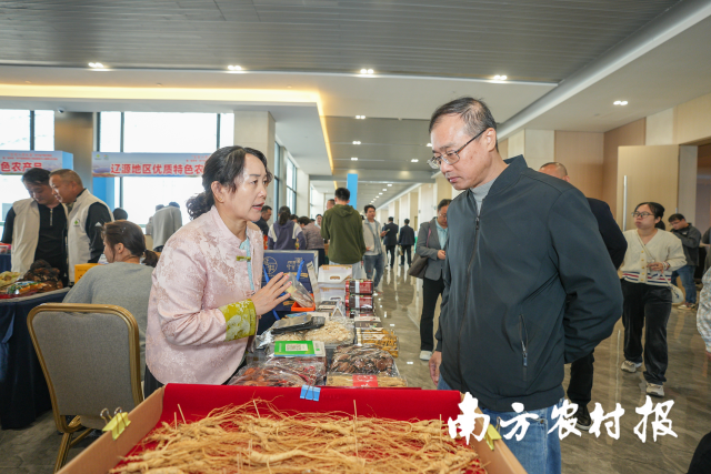 “吉货入湾出海”农产品产销对接活动现场参展商展示吉林农副产品 