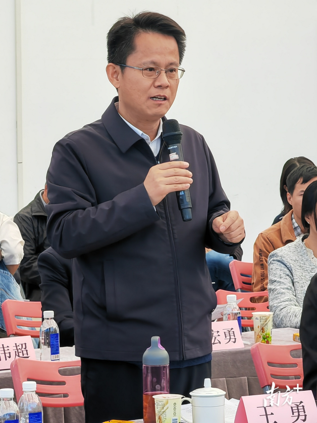 南海区人民政府区长王勇。 南海区人民政府区长王勇。