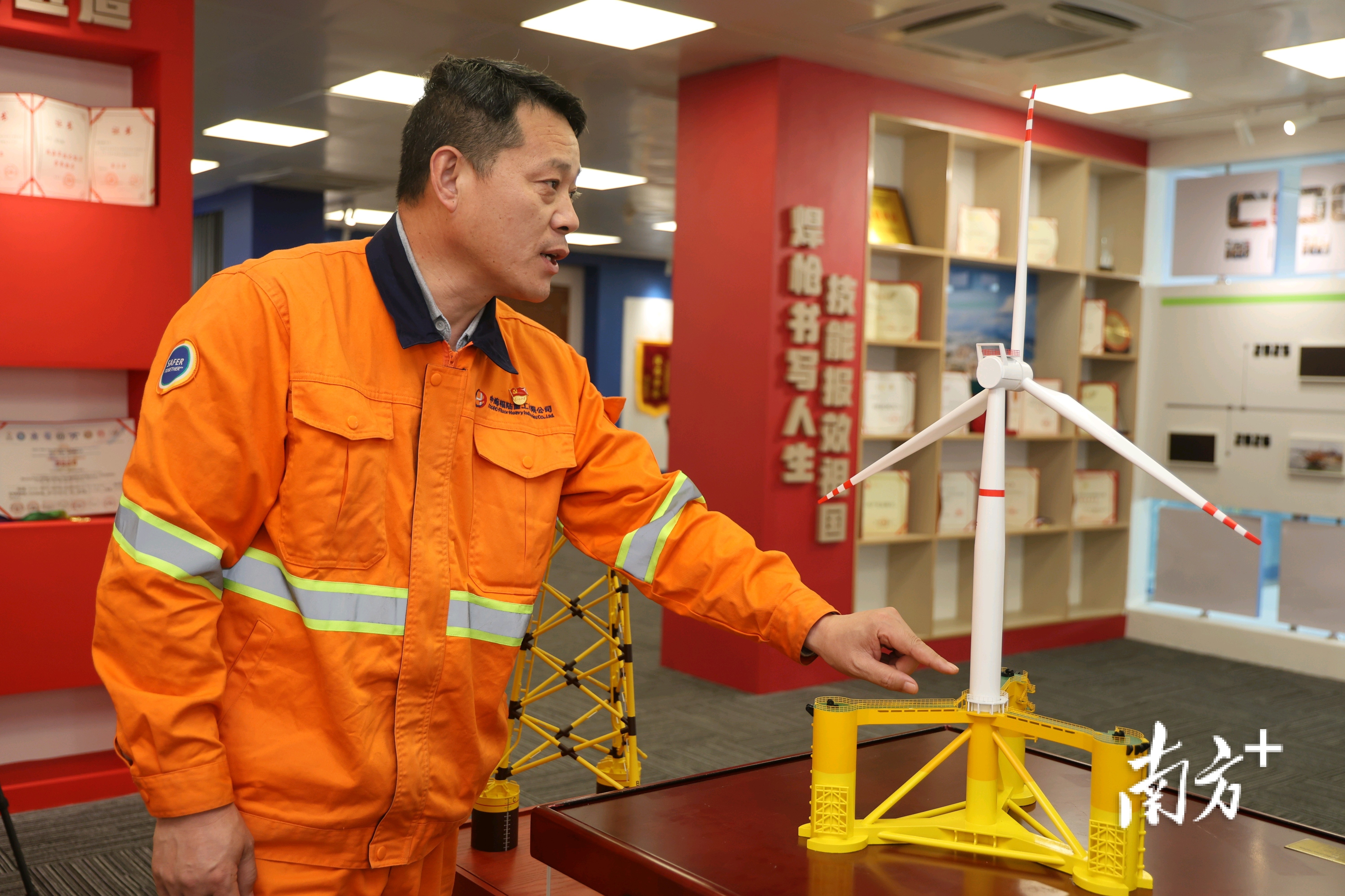 朱化学参与完成了包括“海基一号”“海基二号”深水导管架等50多个大型工程。