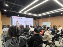 年终购物季，跨境电商助推汕货“出海”