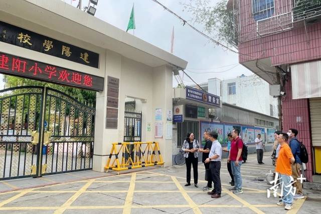 研究中心师生到当地188bet亚洲体育bet线上开户调研采访。 受访者供图