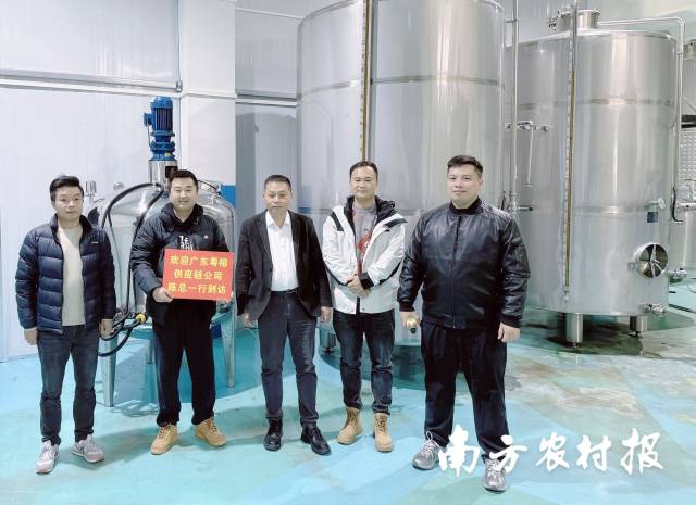 广东粤榕供应链有限公司总经理陈志伟一行到贵州考察。 