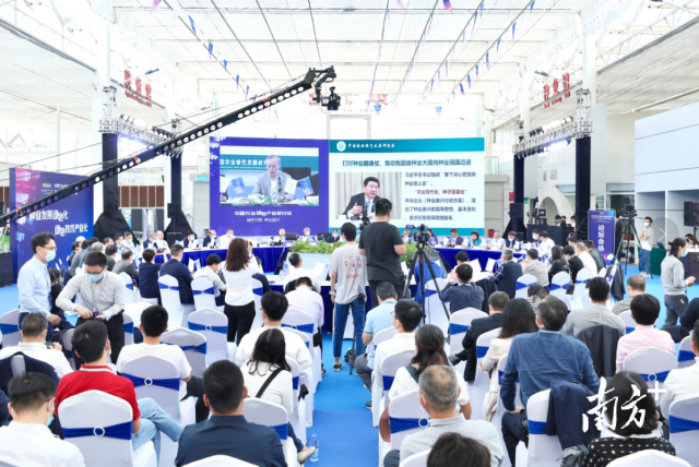 与会专家为种业振兴建言献策。