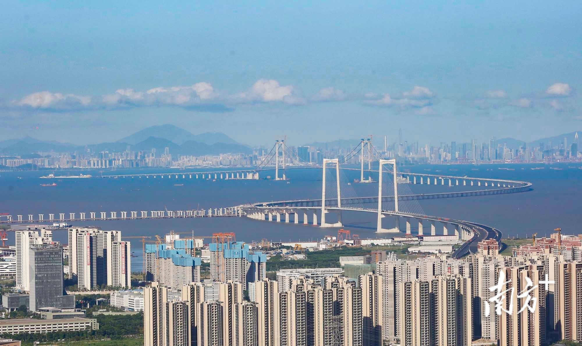 许多超级工程上都有南海安全应急产业集群的产品。图为深中通道。叶志文 摄