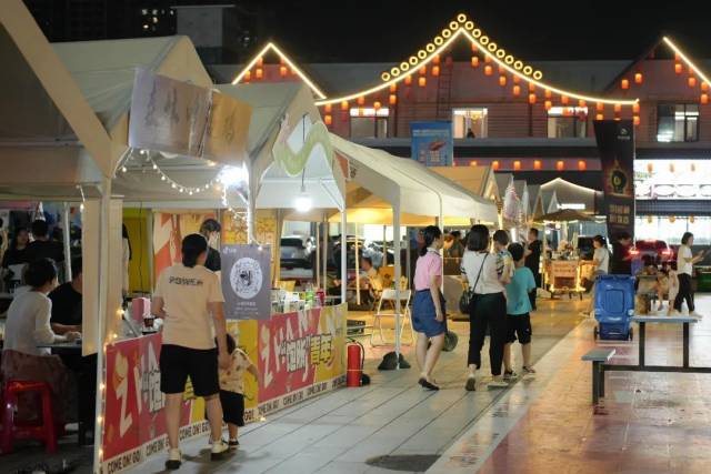 海田创意广场举行夜经济行动。 