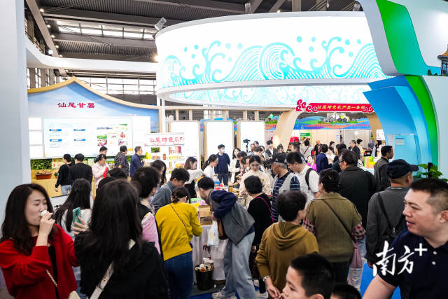 汕尾展区内人头攒动、热闹非凡。