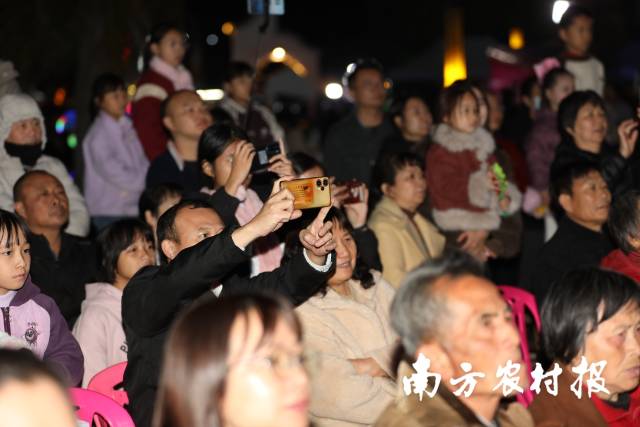 现场市民、观众共享庆丰收喜悦。