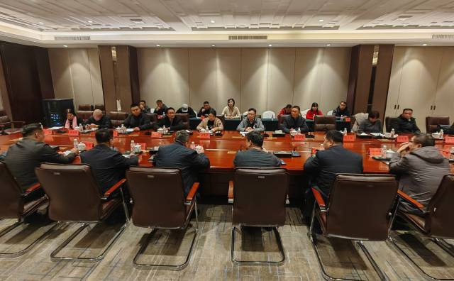 韶关考察团在高碑店市与当地农业农村部门代表、企业代表座谈。