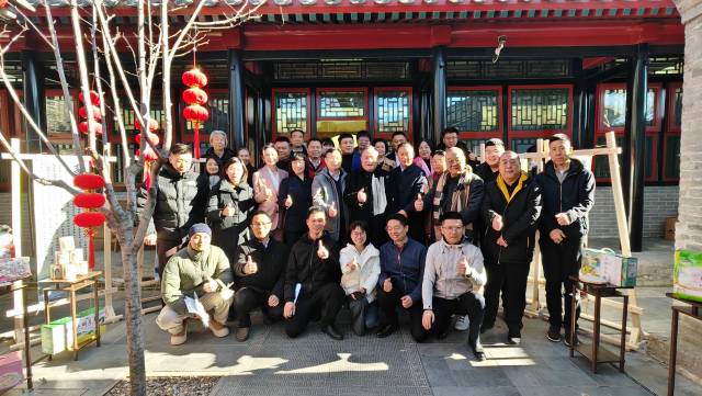 参会嘉宾合影留念。