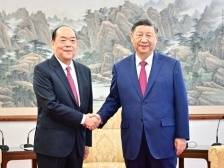 习近平会见贺一诚