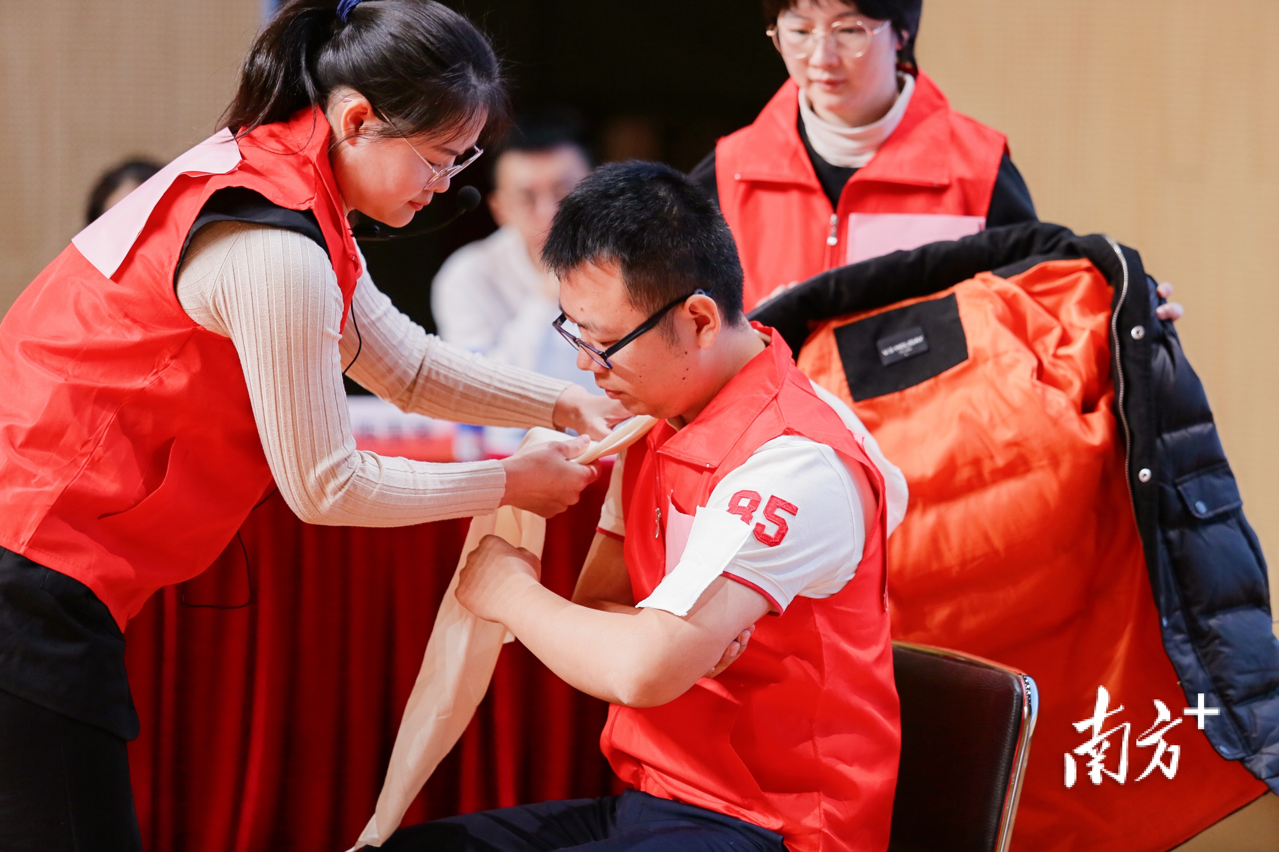 校医同台竞技!中山首届中小学校医应急救护大赛举办_南方+_南方plus