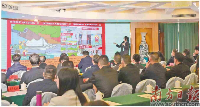 乡村运营师团队代表先后上台详细讲解强村富民的运营思路和操作模式。