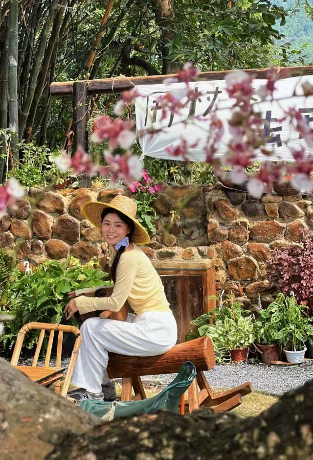 刘小婷在屋顶咖啡。