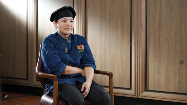 第六代沙河粉技艺制作传承人黎炳玲。