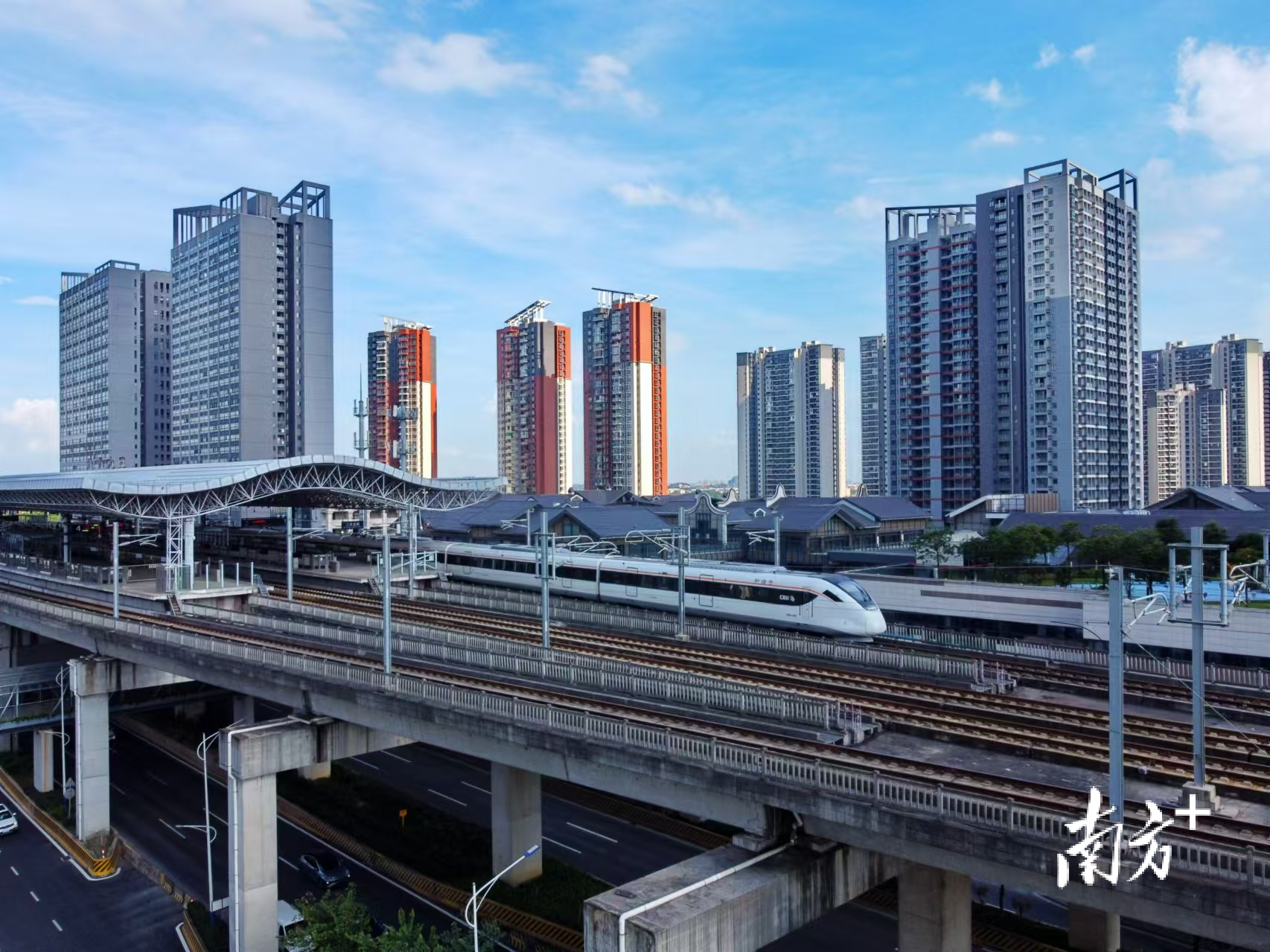 在北向战略驱动下，云东海街道被纳入“佛北城市副中心”规划，城市建设、产业发展持续加速。