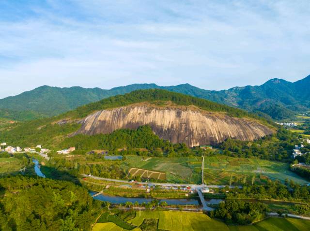 封开大斑石景区。