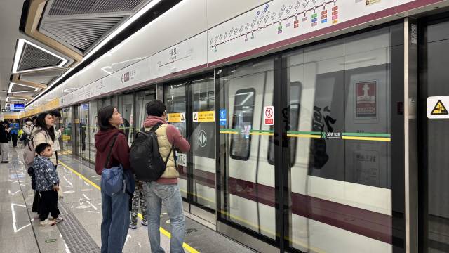 深圳地铁+5！深圳湾口岸接通地铁_南方网