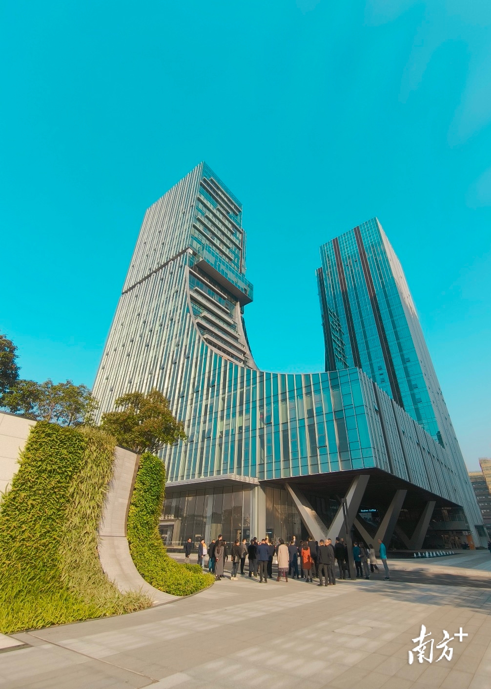 乐居商贸集团大厦,是当天的第一个调研点。 黄艳姿 摄 乐居商贸集团大厦,是当天的第一个调研点。 黄艳姿 摄