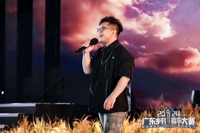 陳嘉毅已是第二次參與鄉(xiāng)村歌手大賽,。