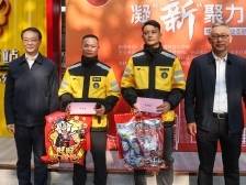 特写 | 稍等，您的外卖小哥正在救人