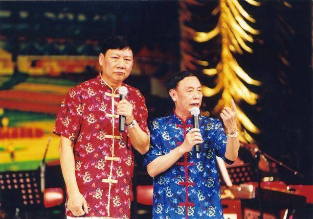 黄俊英（右）与搭档何宝文。 网络图片