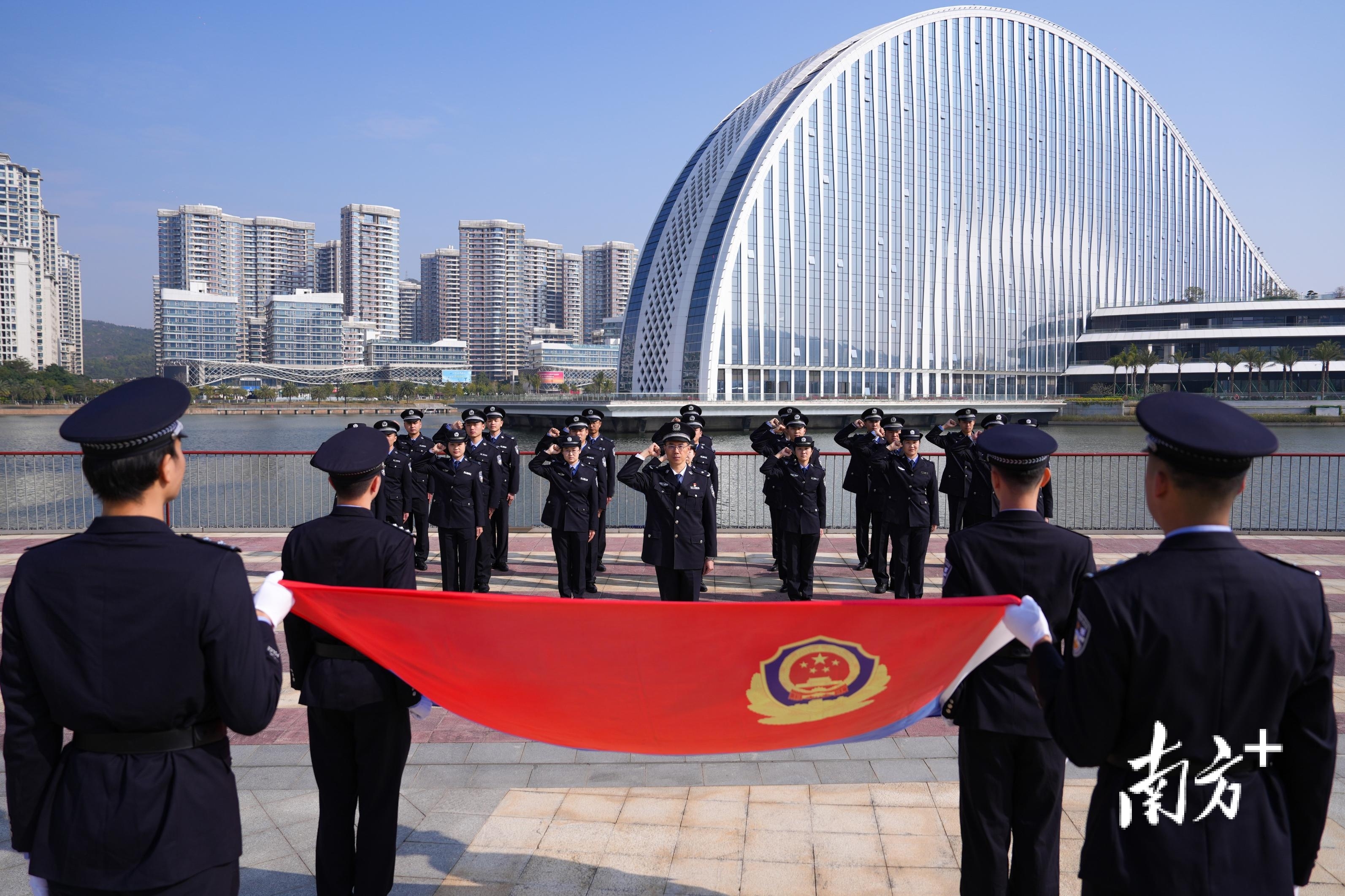  珠海边检开展庆祝警察节系列活动。