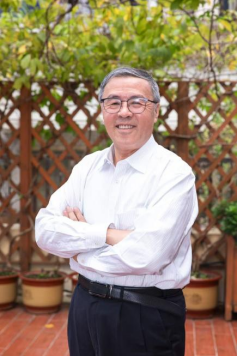 国务院特殊津贴专家、中国城市交通规划学会副主任委员、上海市城市规划行业协会会长、同济大学原副校长杨东援 国务院特殊津贴专家、中国城市交通规划学会副主任委员、上海市城市规划行业协会会长、同济大学原副校长杨东援