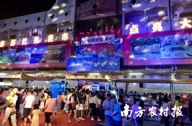 大鳌笑虾虾夜市吸引大量市民游客。资料图片