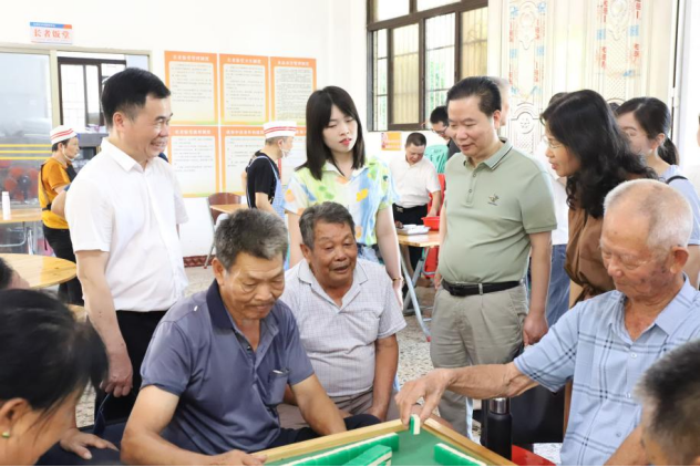 许丽敏调研长者饭堂运营和建设情况。