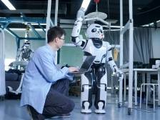 刘镇：科技企业应以技术创新引领国际化｜南山委员通道