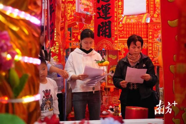 城视｜珠海幸福路年味渐浓，港澳居民也来了