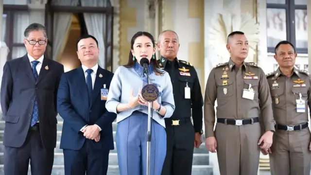 泰国总理佩通坦讲话。