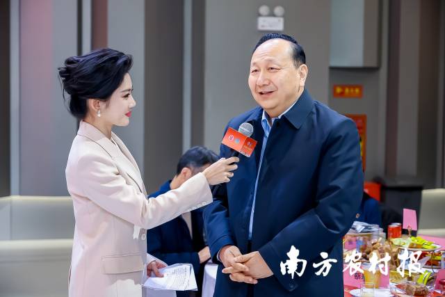 世界中餐业联合会特邀副会长蔡永峰现场点赞茂名罗非鱼。