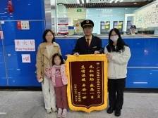 搭地铁把妈妈“落下”，广州地铁帮5岁女童找妈妈