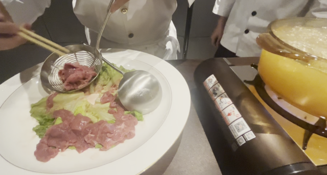试菜会上,“堂灼羊肉”是最受欢迎的菜式之一。 试菜会上,“堂灼羊肉”是最受欢迎的菜式之一。