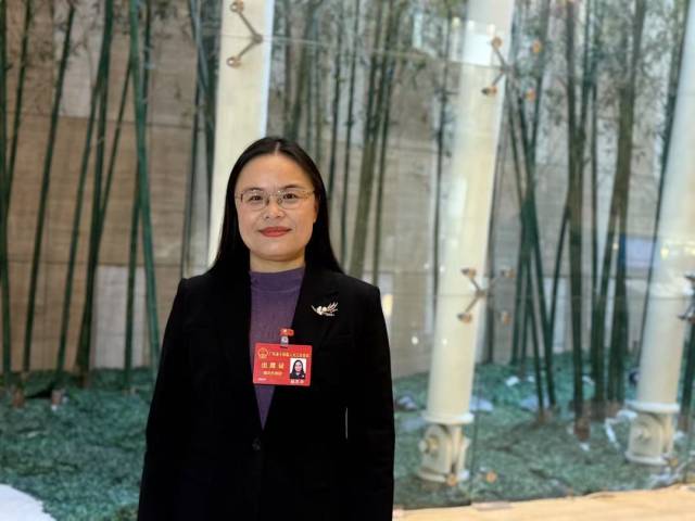 广东省人大代表、肇庆市供销合作联社理事会主任植思华。