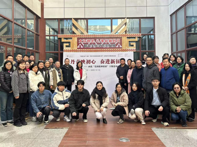 《丹青映初心·奋进新征程——画说“党的精神谱系”主题连环画展》在乳源县文化馆开幕。