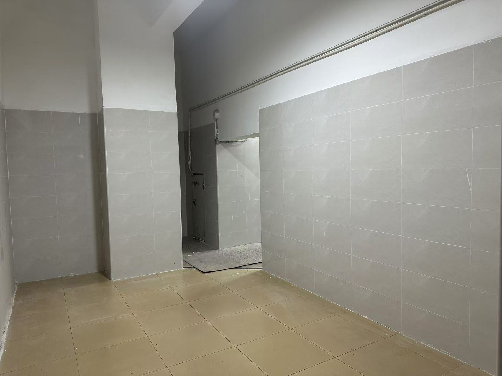 珠光花园2栋入户大堂翻新后。