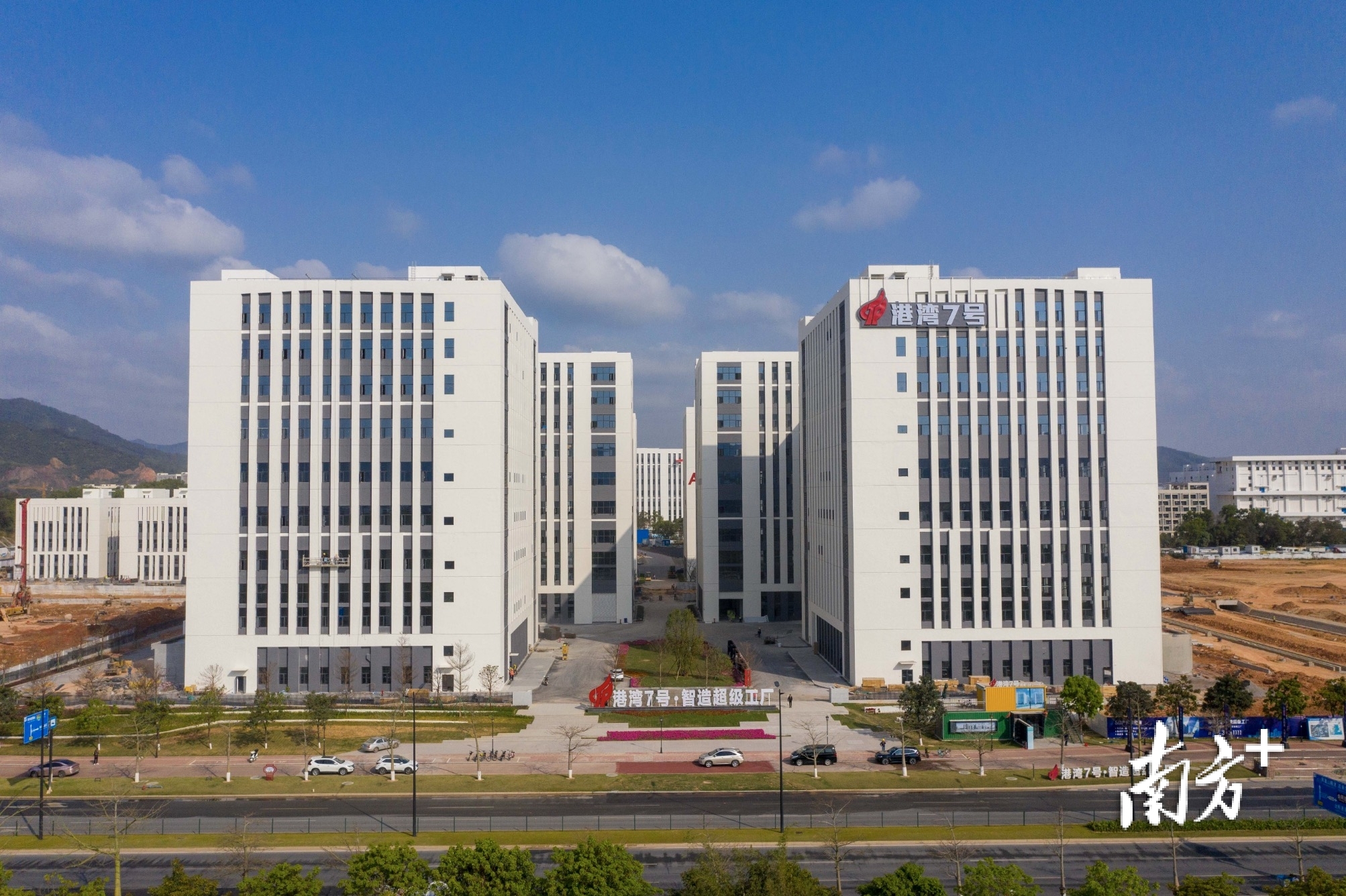 高新区和经开区要全面扩能提质，如“车之两轮、鸟之两翼”推升珠海经济加速度。