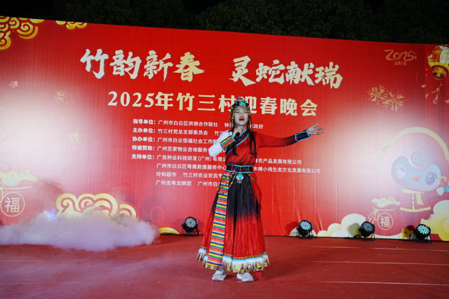 竹三村“村晚”活动现场。