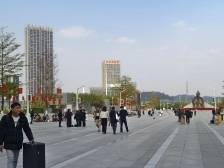 广州南站詹天佑广场临时开放，为旅客增加候车与休闲空间