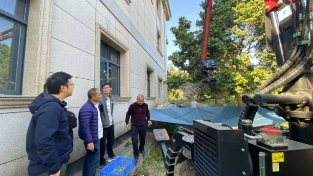 橄榄采摘难？科技特派员送“机”下乡为民解忧