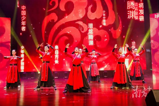 卒中中心党支部的《医道武动》获得最受欢迎奖。