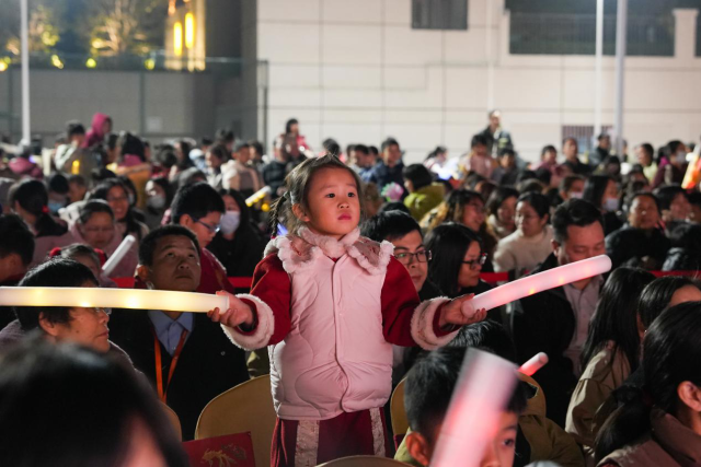 在云浮新兴，翔顺社区村晚的精彩节目，让台下观众看得如痴如醉。